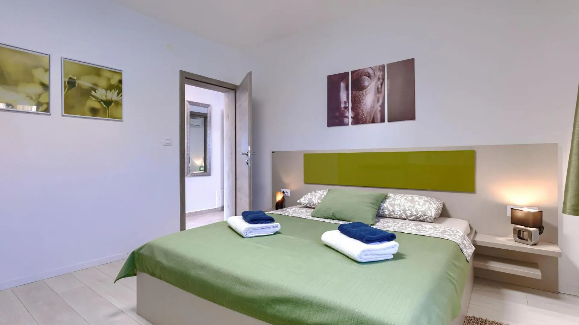 Apartment David By Interhome Loborika 0*,